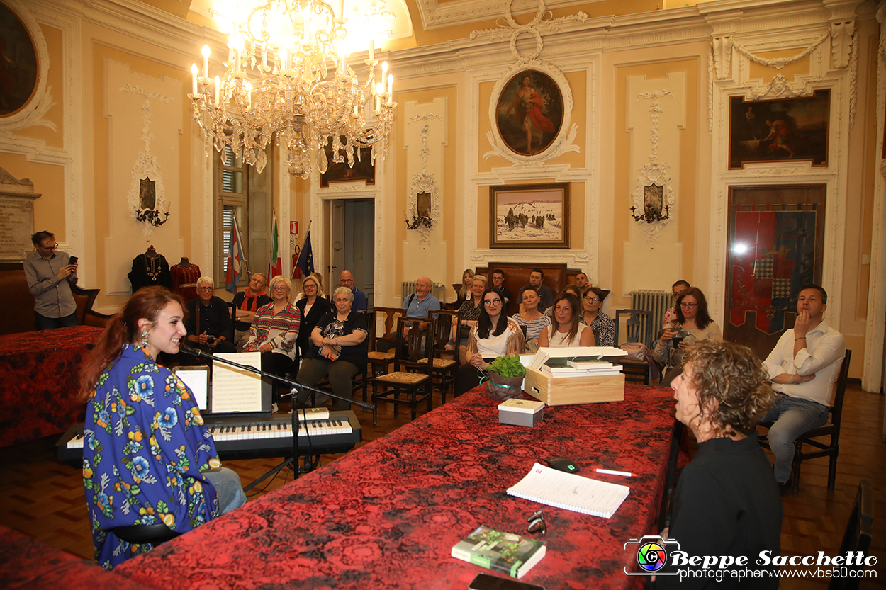 VBS_1302 - Presentazione libro 'Il dono del basilico' di Lucrezia Pernigotti.jpg
